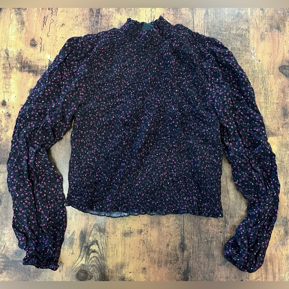 2/$12 🌸 Ladies Black Floral Shirt - Size Large